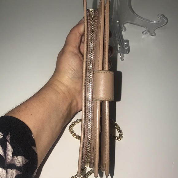 GUCCI BLUSH MONOGRAM WALLET WITH CHAIN - Picture 12 of 15